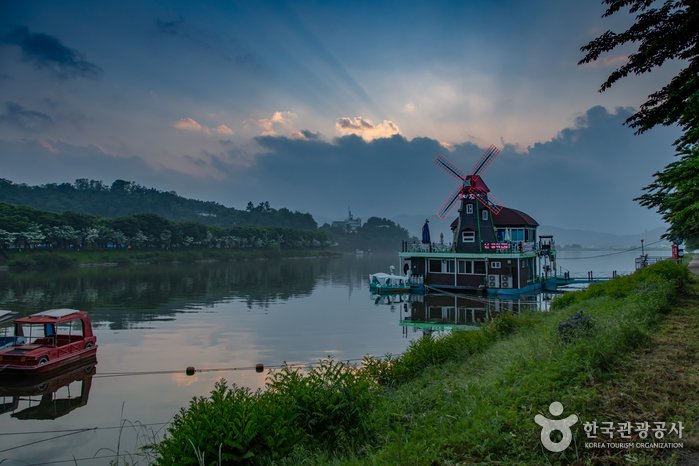 [Gangwon-do] Complejo Recreativo del Arroyo Gongjicheon (공지천유원지)