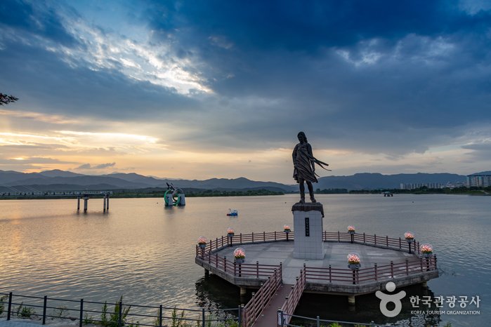 [Gangwon-do] Estatua de la Niña del Río Soyanggang (소양강처녀상)