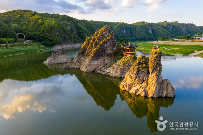 [Chungcheongbuk-do] Picos Dodamsambong (도담삼봉)
