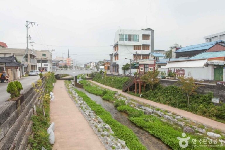 [Chungcheongnam-do] Arroyo Jemincheon (제민천)