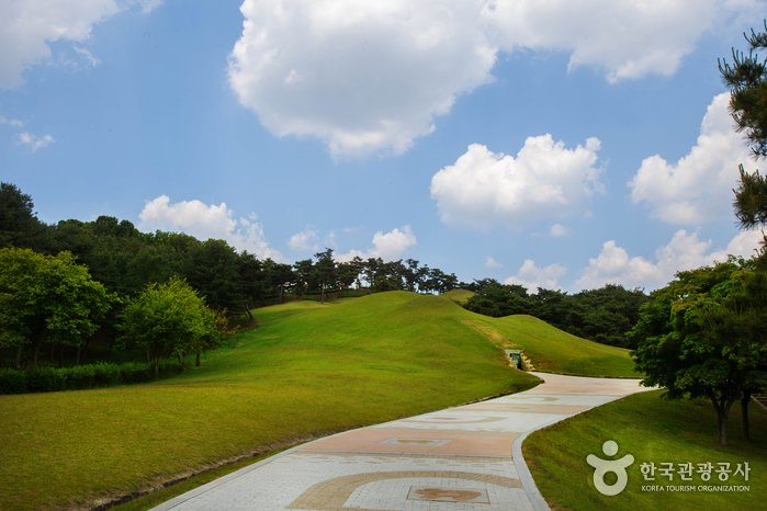 [Chungcheongnam-do] Tumba del Rey Muryeong y Túmulos Reales en Gongju (공주 무령왕릉과 왕릉원) [Patrimonio Cultural de la Humanidad de la Unesco]