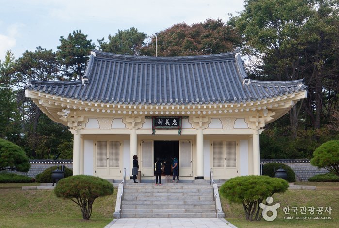 [Chungcheongnam-do] Santuario Chunguisa (충의사)