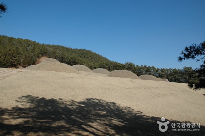 [Chungcheongnam-do] Tumbas Antiguas de Neungsan-ri en Buyeo (부여 능산리 고분군) [Patrimonio Cultural de la Humanidad de la Unesco]