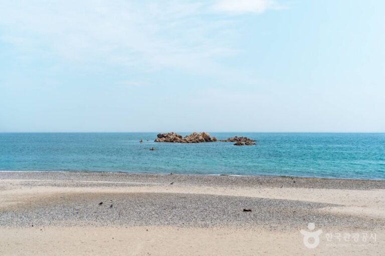[Gyeongsangbuk-do] Playa Bonggil Daewangam (봉길대왕암해변)