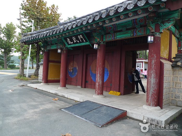 [Gyeongsangbuk-do] Tumba del Rey Muyeol y Estela del Rey Taejong Muyeol (경주 무열왕릉, 태종무열왕릉비)