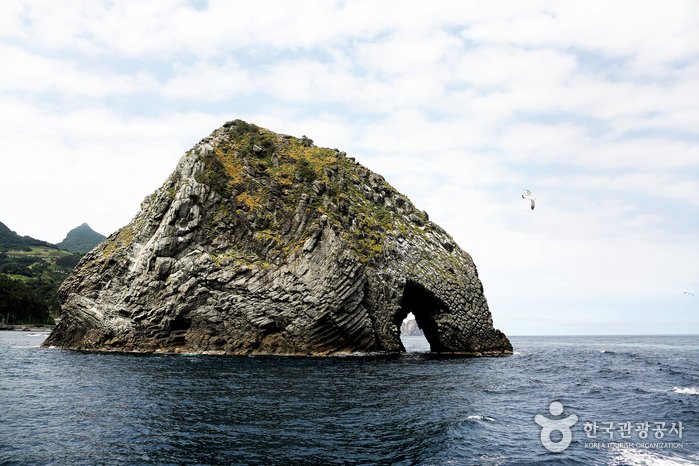 [Gyeongsangbuk-do] Roca Kokkiribawi de la isla Ulleungdo (코끼리바위 (울릉도, 독도 국가지질공원))