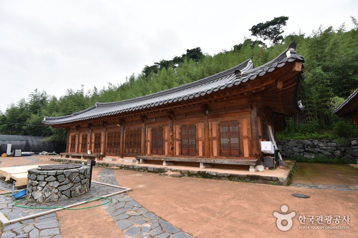 [Gyeongsangbuk-do] Yeonpung Gotaek (the Old House of Munchung) / 연풍고택/문충고가