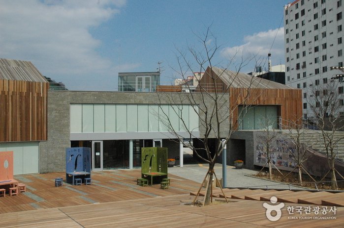 [Gyeongsangnam-do] Parque Conmemorativo de Isang Yun (Parque Temático Docheon) (윤이상 기념공원(도천테마파크))