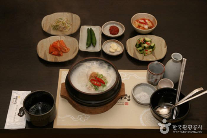 [Gyeongsangnam-do] Baekjeryeong Samgyetang (백제령삼계탕)