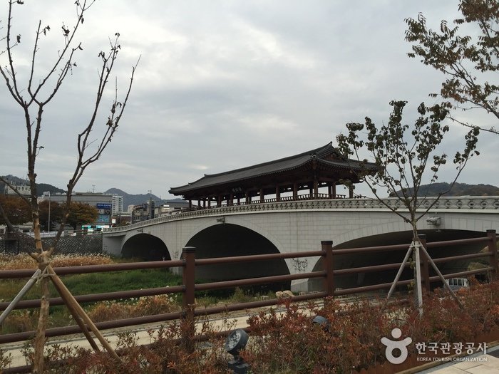 [Jeollabuk-do] Pabellón Cheongyeonru del Puente Namcheongyo (남천교 청연루)