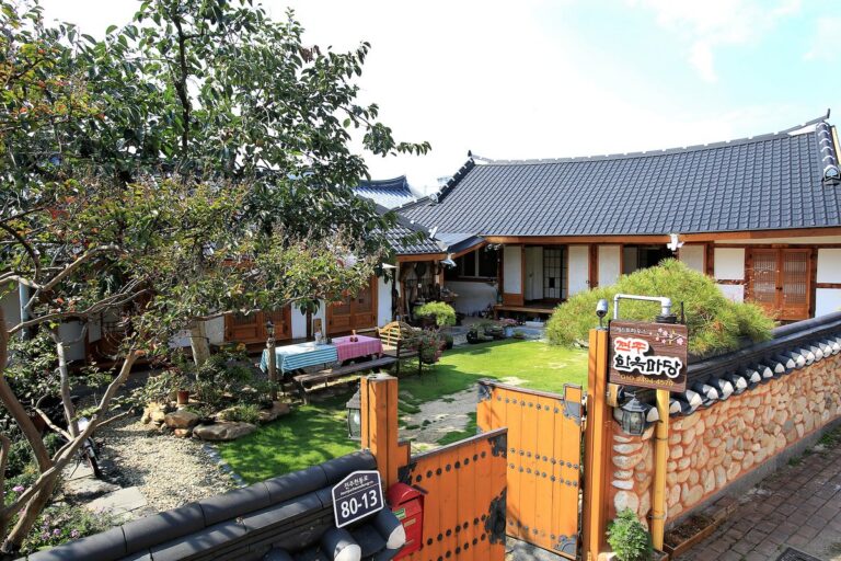 [Jeollabuk-do] Hanok Garden in Jeonju (전주한옥마당)