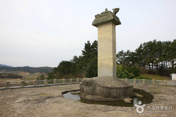[Jeollanam-do] Monumento a la Batalla de Byeokpajin del Almirante Yi Sun-shin (이충무공 벽파진 전첩비)
